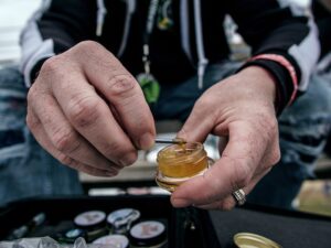 What is dabbing and how to do it